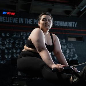 Debeljuškasta Stjuardesa 1. Deo